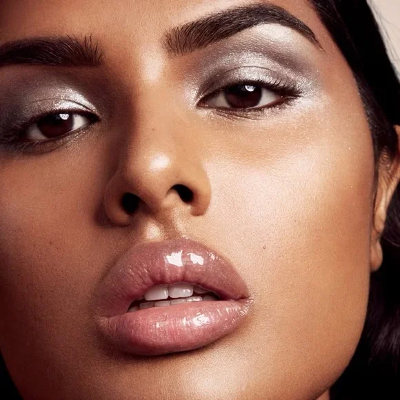 Fenty ‘Fu$$y’ Gloss Bomb Universal Lip Luminizer - Picture 8 of 12